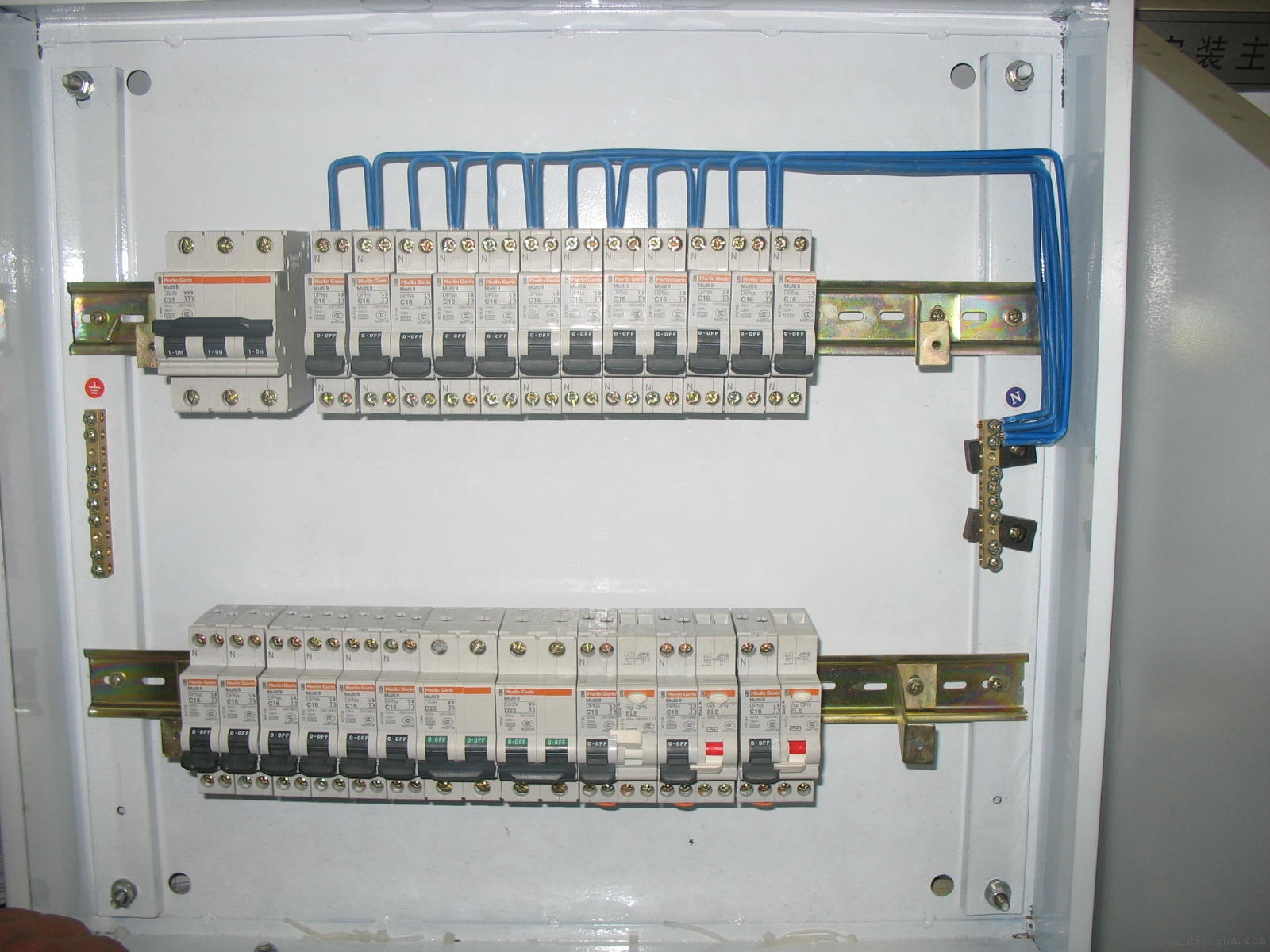 配电箱内空气开关配线要求和规范解决方案华强电子网